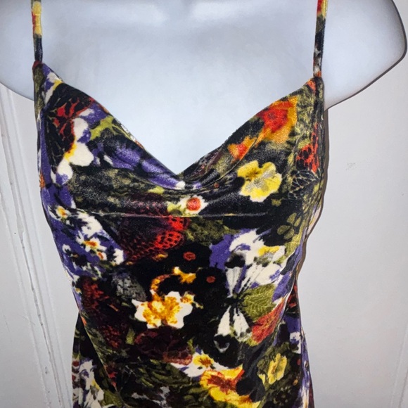 Urban Outfitters Mallory
Velvet Floral Cowl Neck Slip
Dress Size small - Picture 3 of 9